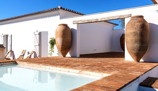 Cenoura-Brava Villas & Suites.