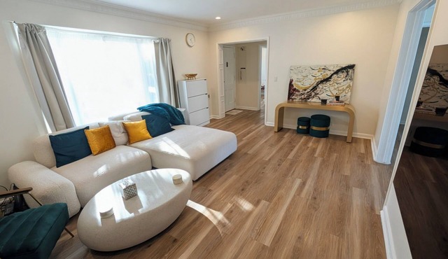 Central 2BR 1 Bath House - 10 min to Beach, Sofi, & Restaurants