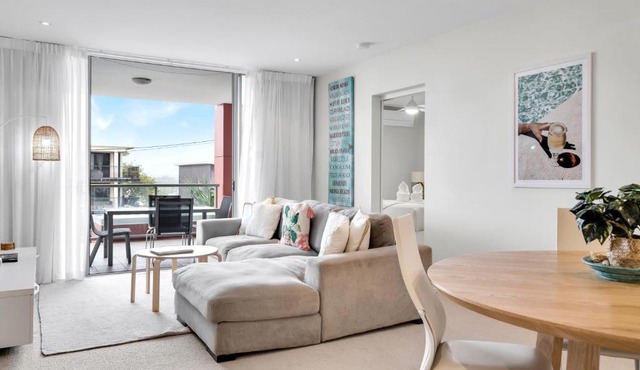 Central Kings Beach 2 BR APT w Pool and Spa access