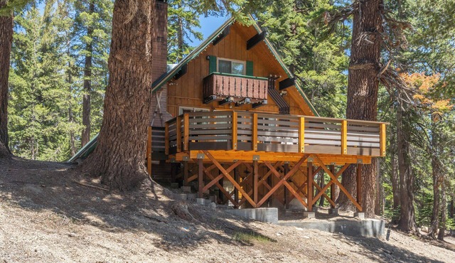 Chalet #21, Slope Side Ski in Ski Out Spacious Fam