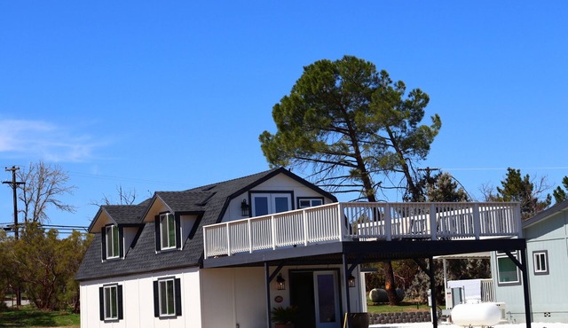Charming 2-bedroom Barndominium in Anza with AC, WiFi. Enjoyable getaway