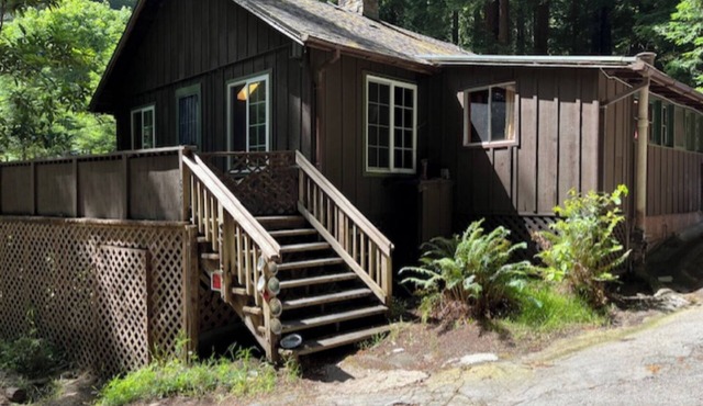 Charming 2 Bedroom House in the Butano Redwood Forest in Pescadero with Wi-Fi
