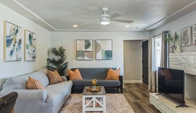 Charming 3-bedroom house with wifi, AC and smart tvs in every room