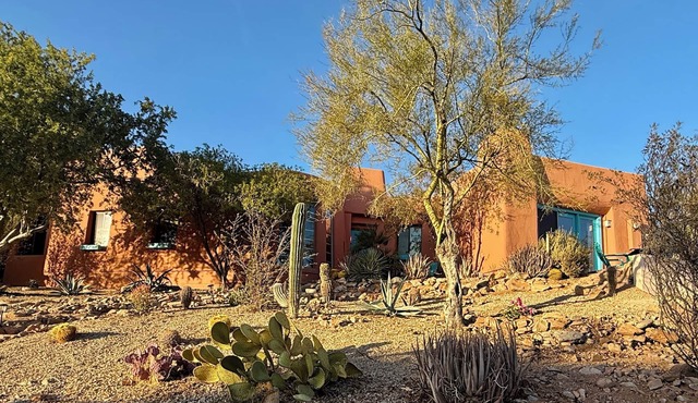 Charming Adobe Casita! Large lot in upscale quiet neighborhood. STR 15734641