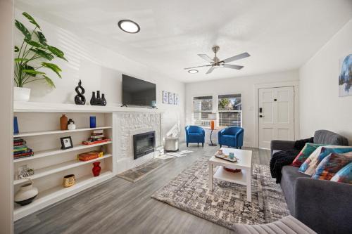 Charming Alameda Retreat Cozy 2BR with Private Yard
