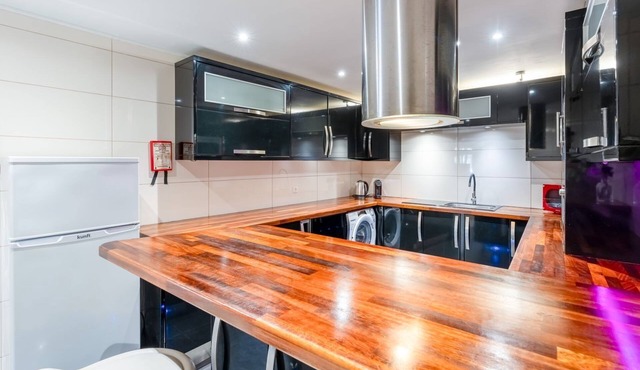 Charming and Comfy 3 BDR House by LovelyStay