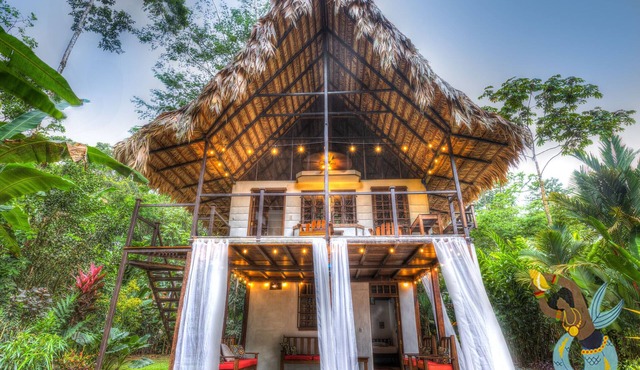 Charming Casa Selah with FiberOp near the Beach!