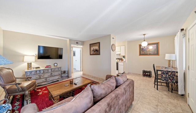 Charming Condo in Downtown Wickenburg - Walk to Events, Shopping and Dining