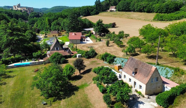 Charming house in Beynac with private heated pool and beautiful garden in Beynac-et-Cazenac