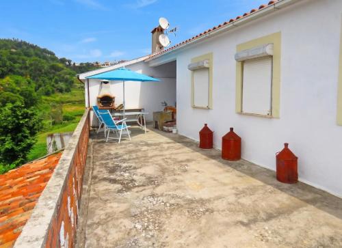 Charming house in Miranda do Corvo + Spacious terrace