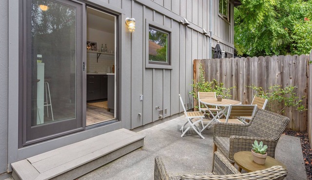 Charming Matheson Modern Townhome 2 Blocks from Healdsburg Plaza