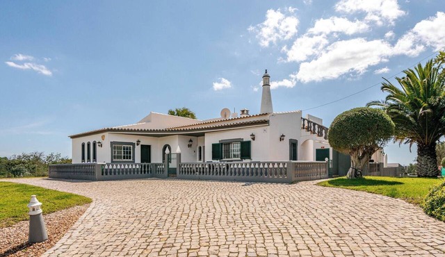 Charming villa with 3 bedrooms and sea view