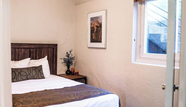 Charming Yosemite Basecamp + Walk to Downtown