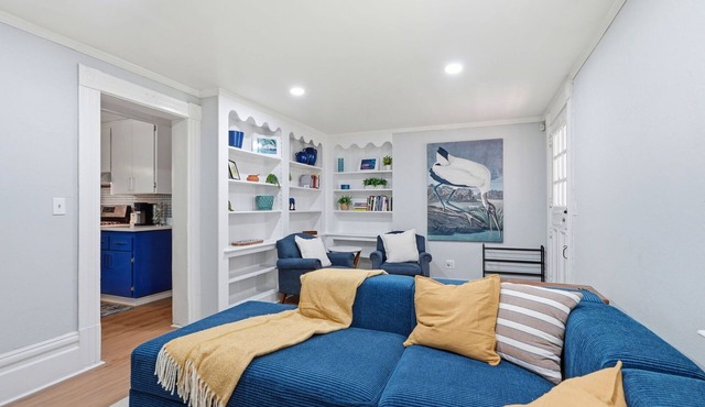 Chic BlueSpot Victorian Mins to DT Oakland, Berkeley, and SF. 60min to San Jose.