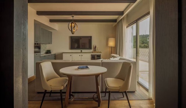 Chic Non-Smoking Room w/Balcony & Picturesque Portugal Countryside View