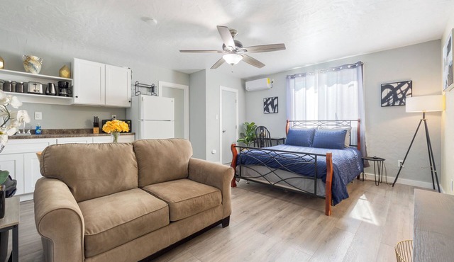 Citrus Heights Studio - Private Entry - Parking