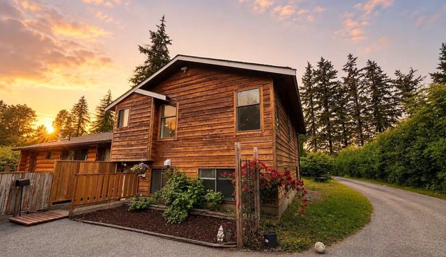 City Center Farmhouse Acreage Land Country Retreat Near LEC