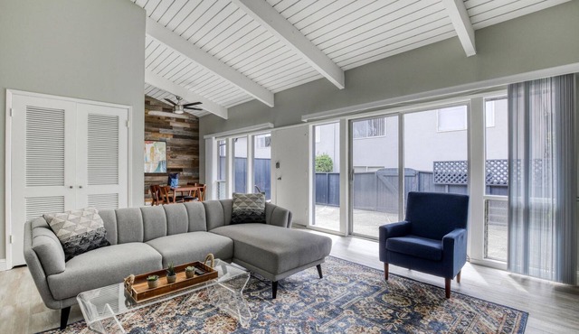 Classic Palo Alto 2BR w/Balcony, nr Caltrain & Dining, by Blueground