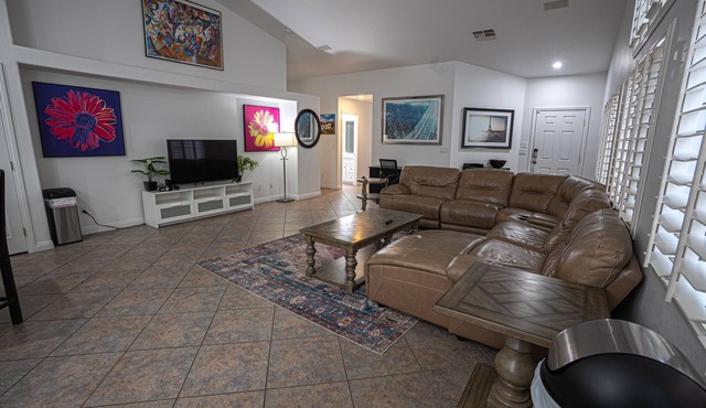 ★ Clean & Cozy Ultra-Spacious ★ 4Bed 2Bath in North Las Vegas!