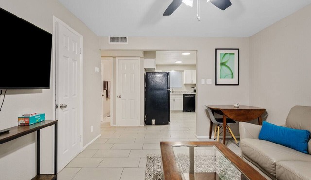Clean Quiet Condo - Reliable AC - Downtown Mesa - Free Parking