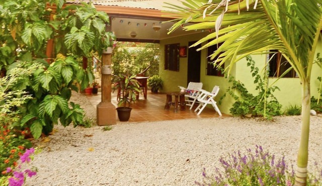 Close to the Beach. Cute and Private!