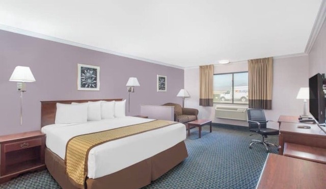 Coachella Weekend Hotel Room – Days Inn Indio – Sleeps 2 – Apr 9–11th.