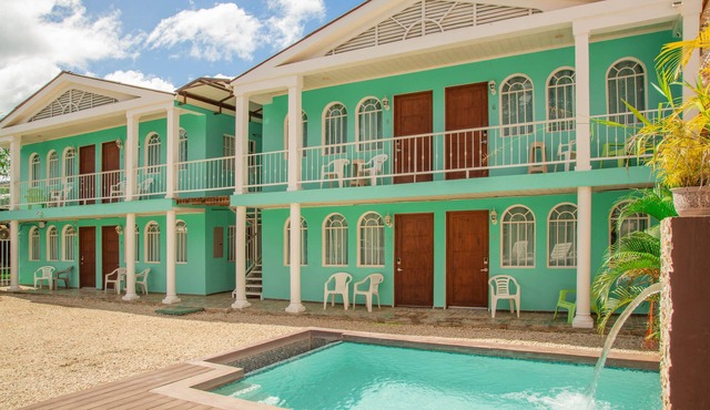 Cococabana8 newly renovated 1BR/1BA apar in downtown Coco, 5 min walk to beach.