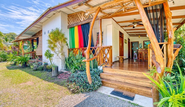 Colibri Ecolodge-Casa Mapache 3 min walk beach/town