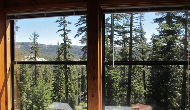 Comfort, Privacy, and Panoramic Views at 7000 Feet!