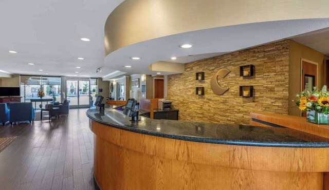 Comfort Suites Visalia Convention Center