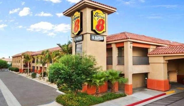 Comfortable Super 8 Hotel Suites with Pool and BBQ Area in Indio, Near Coachella