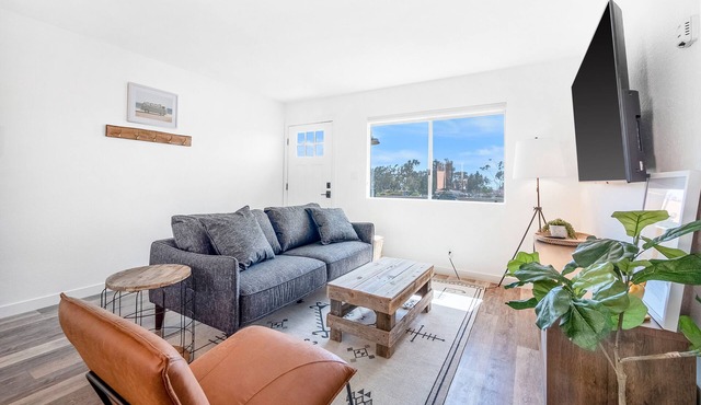 Convenient dog-friendly condo with free WiFi - right up from the beach