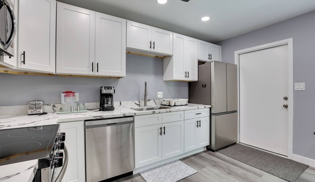 Convenient Phoenix Apartment: Private Fenced Patio in Phoenix