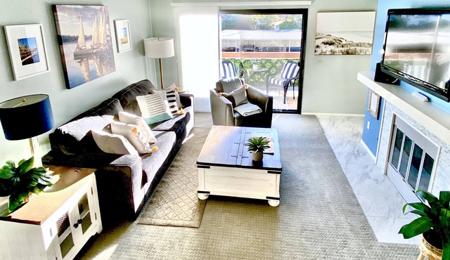 Corporate and Family Condo with Pool, close to shopping