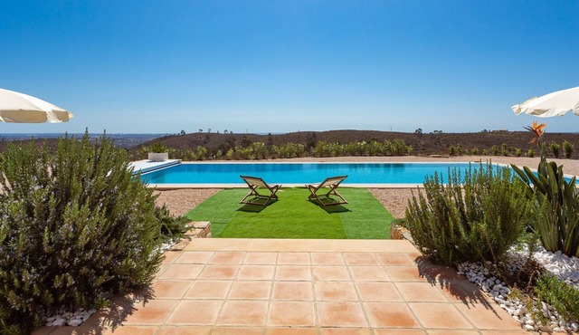Corte Velada Guest House - Room 1 by LovelyStay