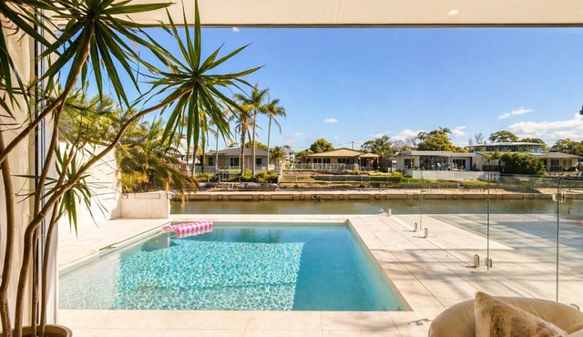 Côte d’Azur - 4BR GC Waterfront Dream Home with Pool
