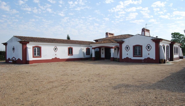 Cottage for 1 or 2 families with pool