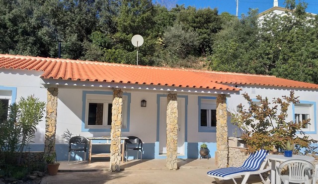COUNTRY HOUSE WITH SWIMMING POOL, IN A QUIET LOCATION 15 MINUTES FROM THE BEACH