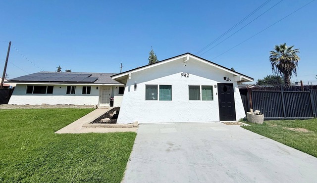 Cozy 1-bedroom cottage in beautiful Clovis with AC and private outdoor patio