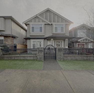 Cozy 2 Bdrm Basement suite in the Heart of Renfrew Heights