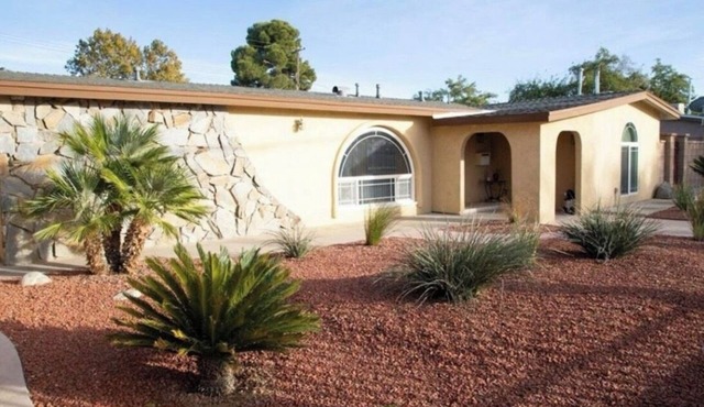 Cozy 2-bedroom house in pleasant Palmdale with AC / Fast internet