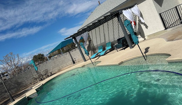 Cozy 3-bedroom house in delightful Las Vegas with Pool, WiFi, AC