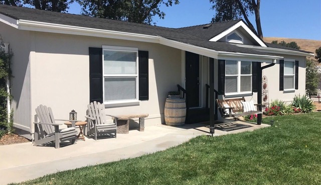 Cozy and comfortable 3 bedroom set in the rural oaks and vineyards.