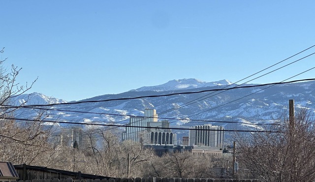 Cozy and Pet Friendly "Movie House" in Reno with RV parking