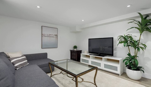 Cozy Basement suite Near UBC, Kits, and DT