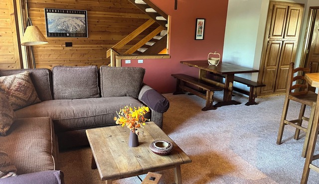 Cozy Cabin Feel Condo! Ideal Location On A Quiet Cul De Sac 5% WEEKLY DISCOUNT