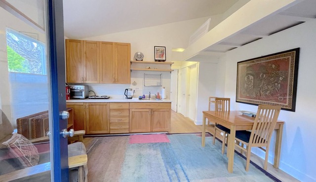 Cozy Cottage located in the Upper Westside of Santa Cruz!