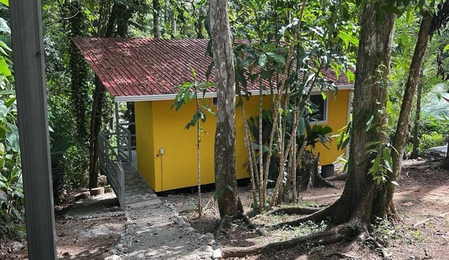 Cozy cottage in tranquil Puerto Viejo de Talamanca with WiFi