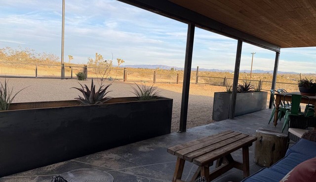Cozy Desert House with Joshua Tree Views