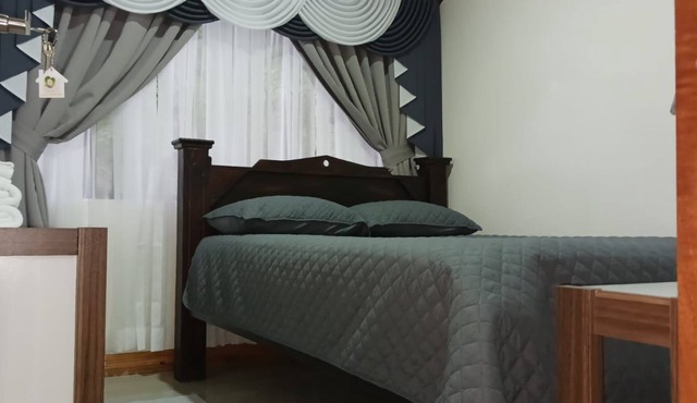 Cozy Family House, 5 minutes drive to Monteverde Rain Forest and quite area.